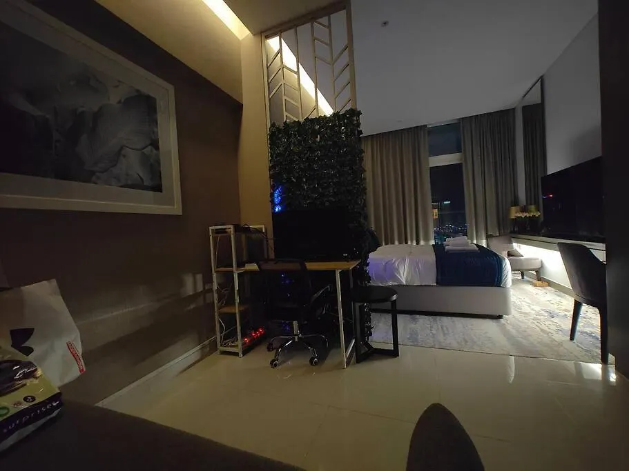 Lemodcasa - Modern Chic Studio Dubai Apartment