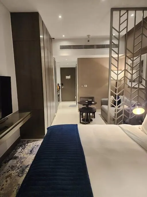 Lemodcasa - Modern Chic Studio Dubai Apartment