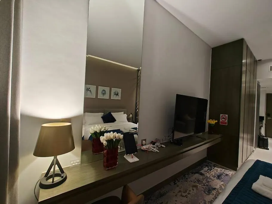 Apartment Lemodcasa - Modern Chic Studio Dubai