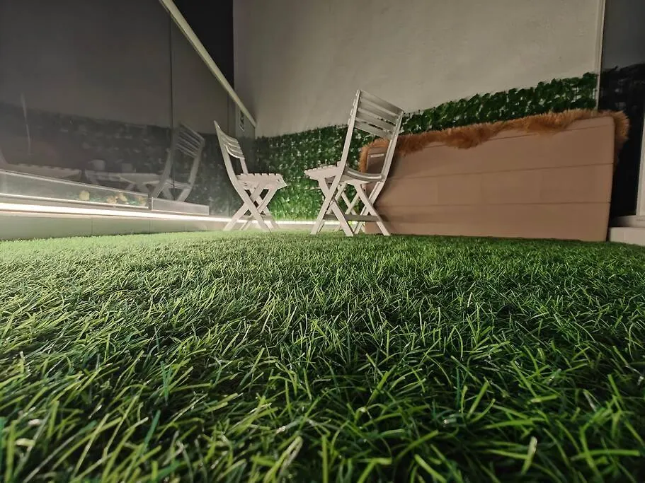 Lemodcasa - Modern Chic Studio Dubai Apartment