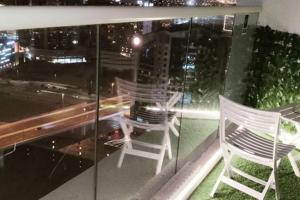 Lemodcasa - Modern Chic Studio Dubai Apartment